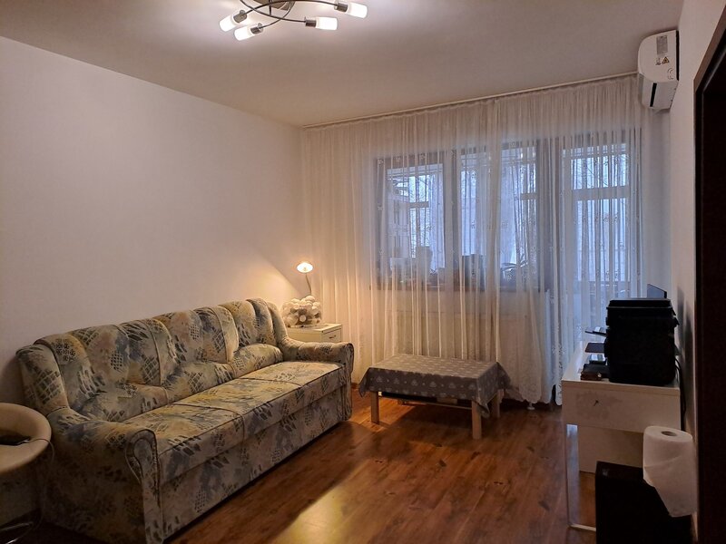 Sector 5 Apartament cochet 2 camere semidecomandat