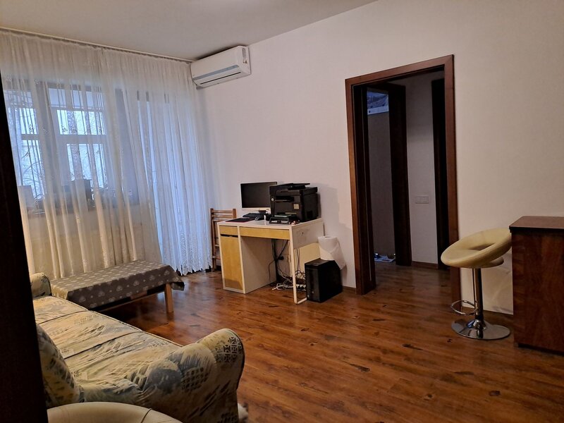 Sector 5 Apartament cochet 2 camere semidecomandat